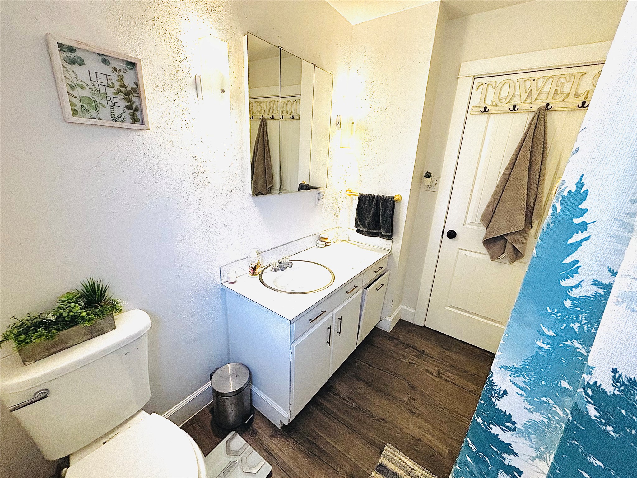 2 Hole In The Wall Property Photo 28