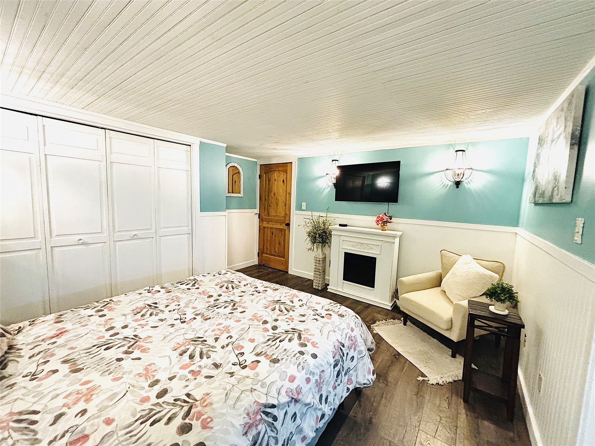 2 Hole In The Wall Property Photo 33