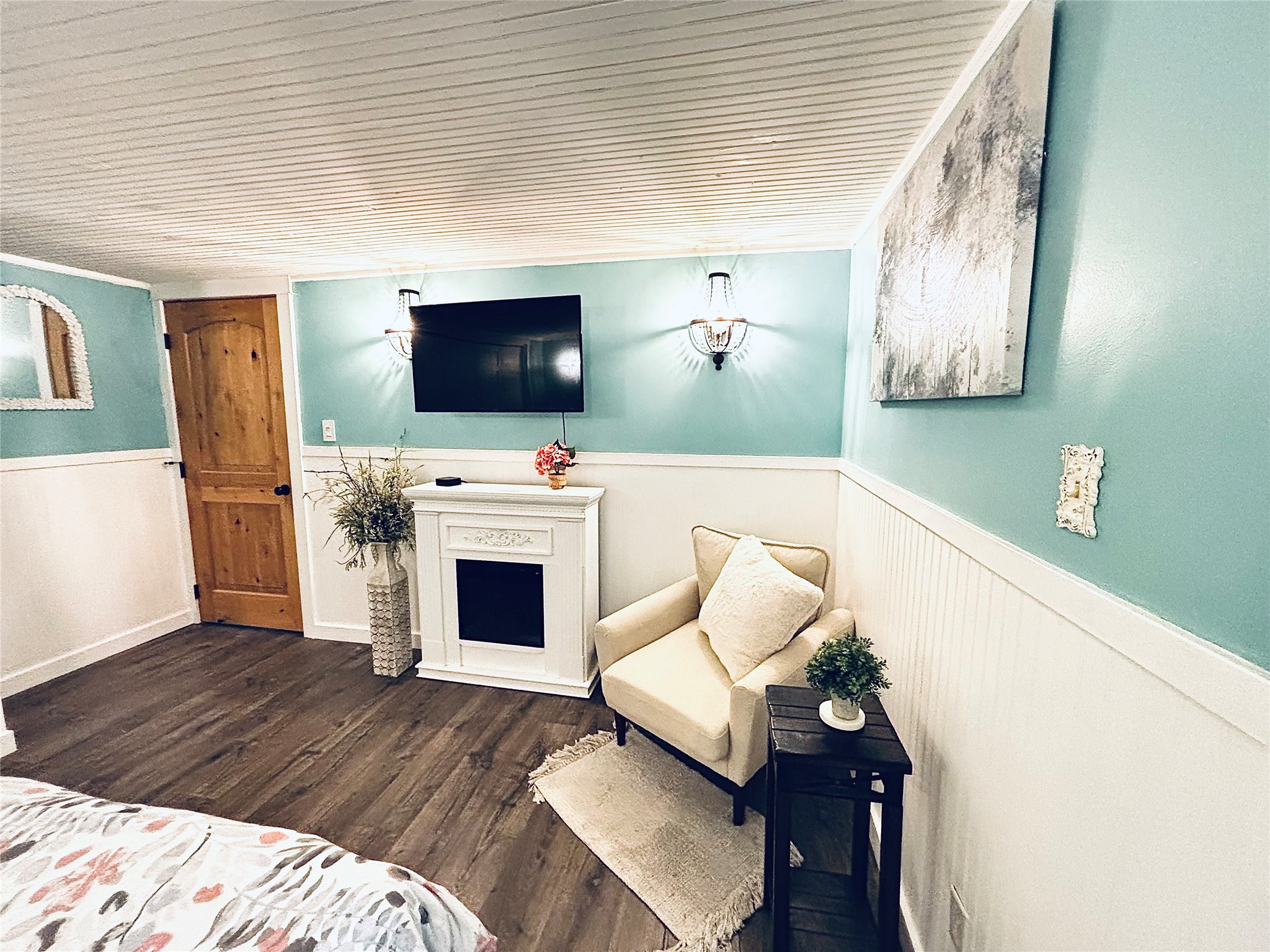 2 Hole In The Wall Property Photo 34