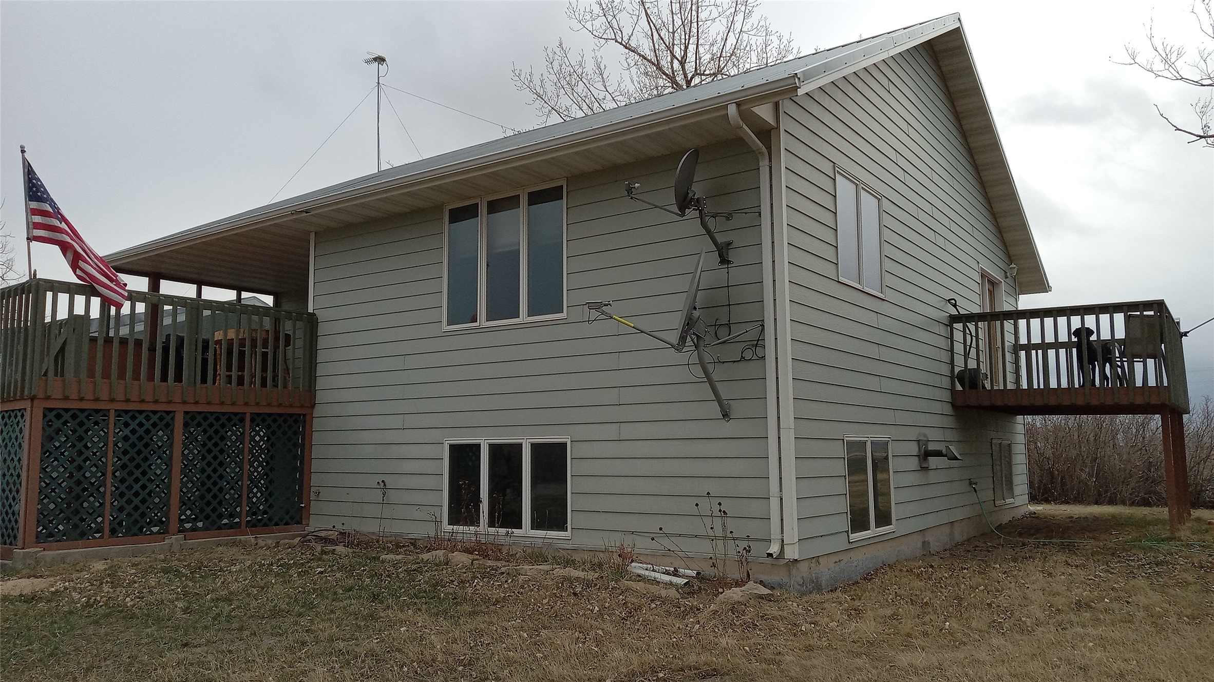 19 Russell Lateral Property Photo 1