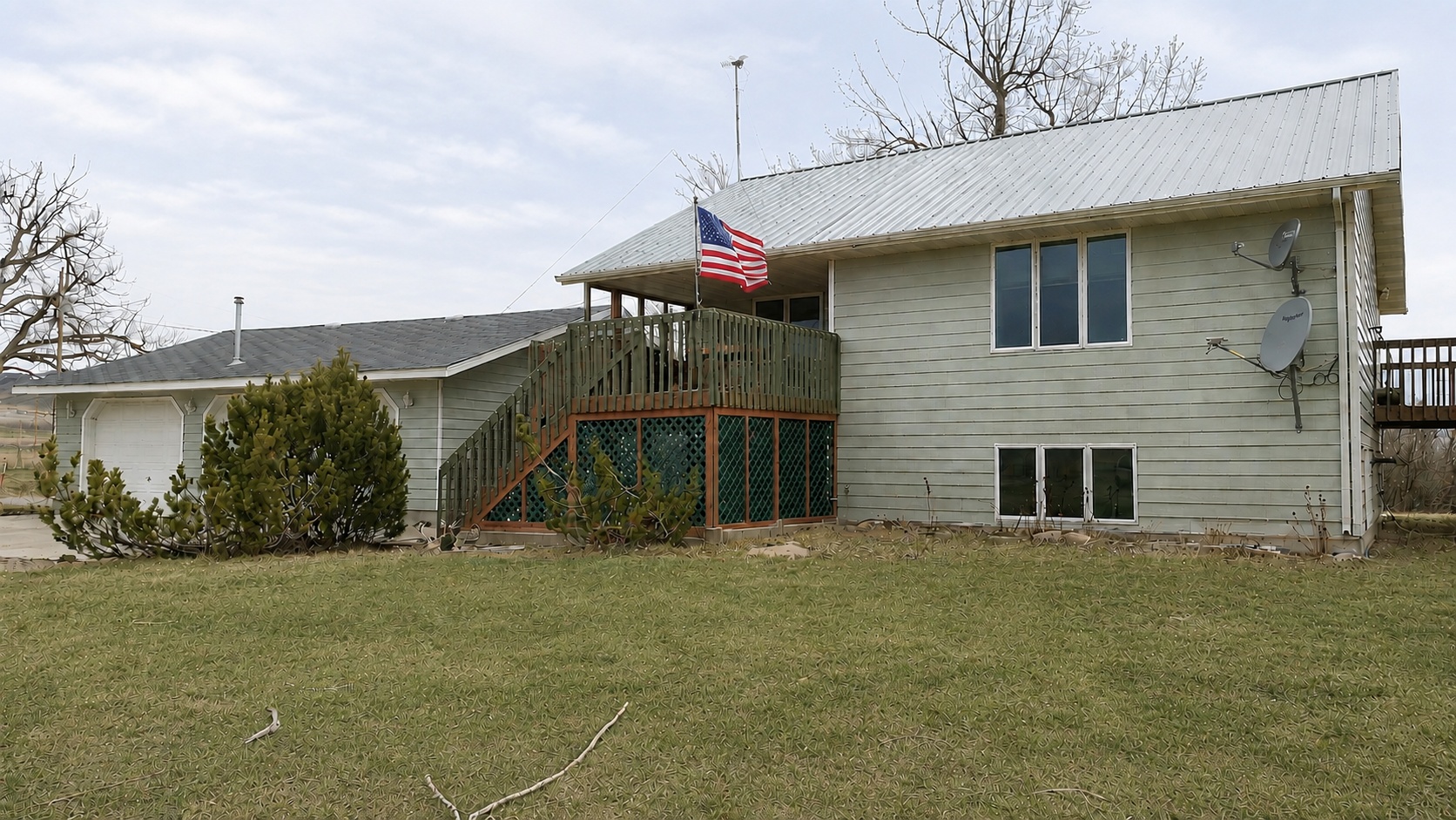 19 Russell Lateral Property Photo 3