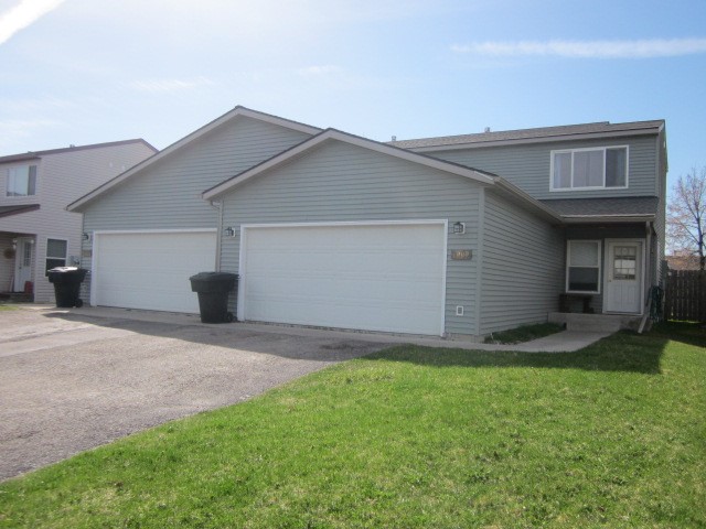 2000 & 2002 Greatview Drive Property Photo 3