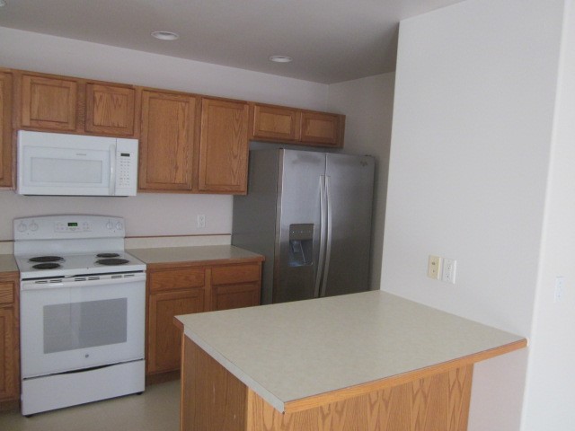 2000 & 2002 Greatview Drive Property Photo 6