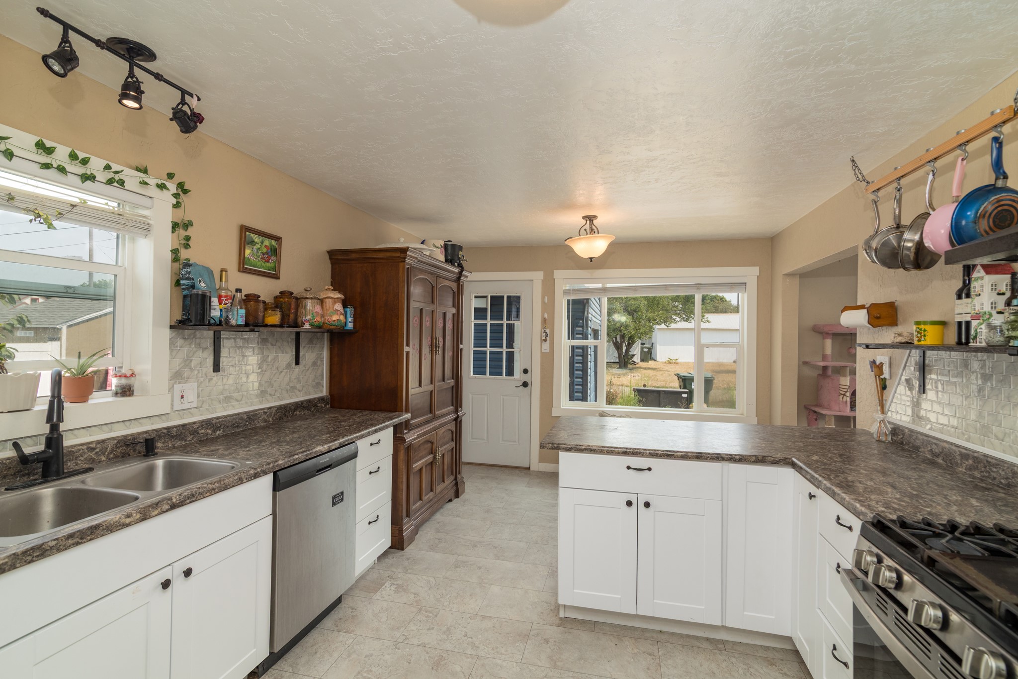 204 South Avenue Property Photo 17