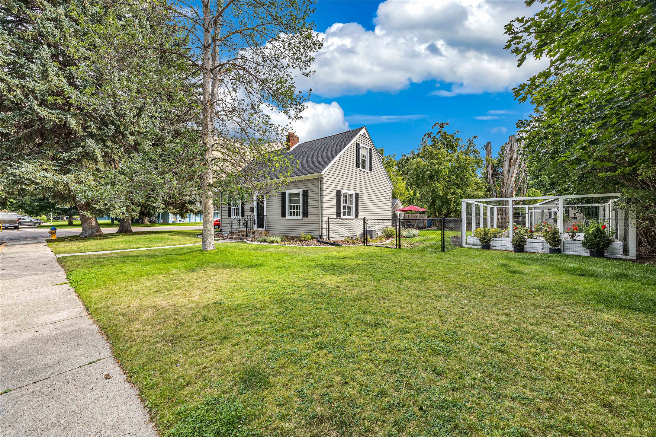 665 Woodworth Avenue Property Photo 2