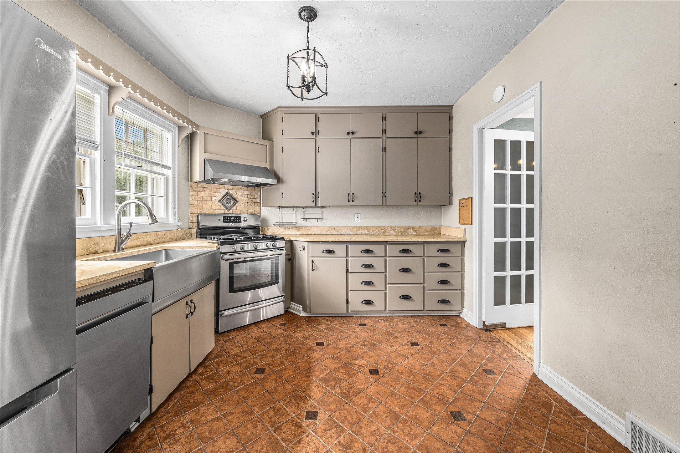 665 Woodworth Avenue Property Photo 15