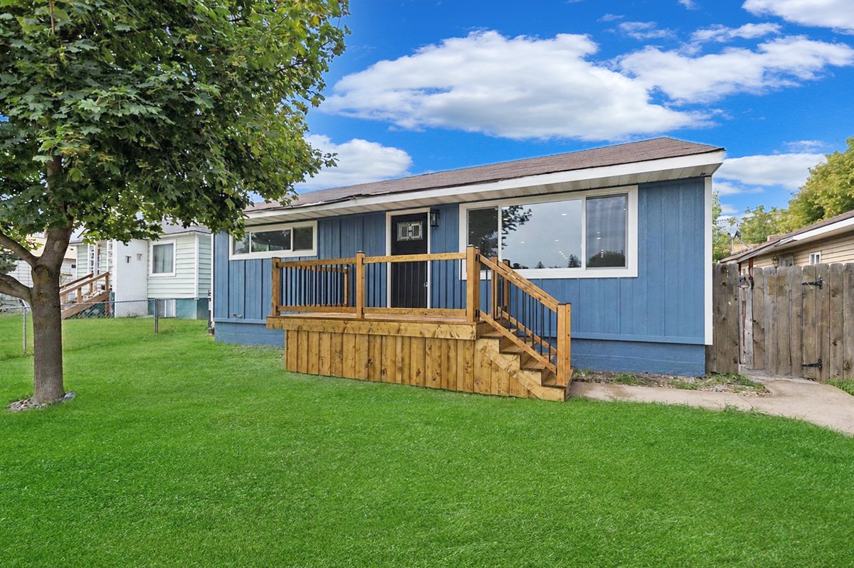 730 10th Avenue W Property Photo 2