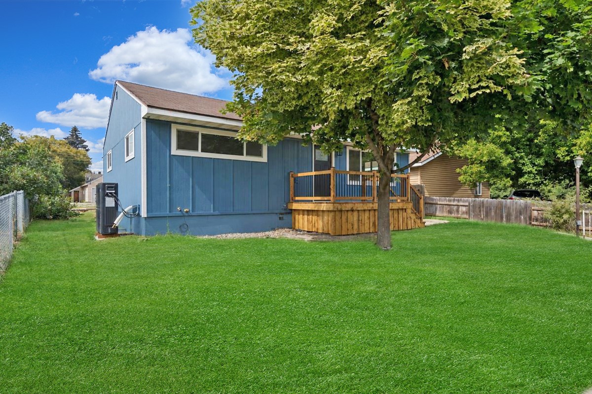 730 10th Avenue W Property Photo 3