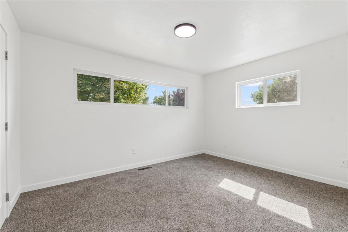 730 10th Avenue W Property Photo 13