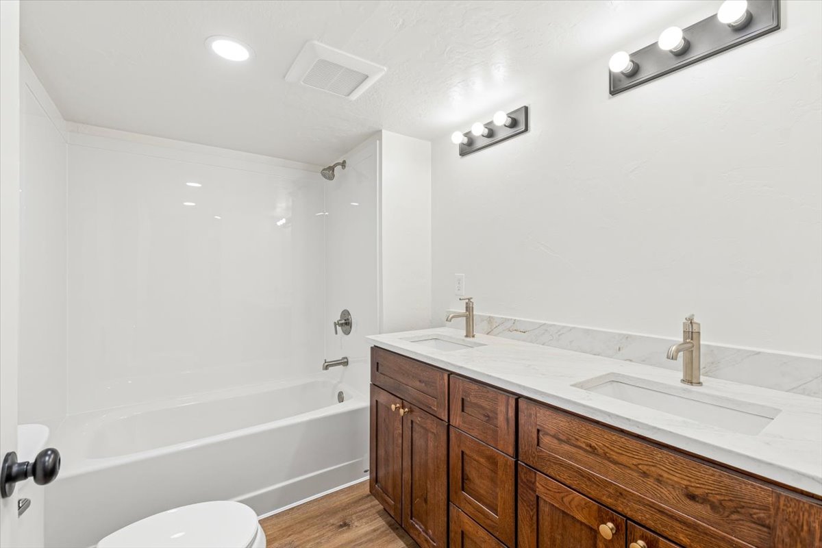 730 10th Avenue W Property Photo 22
