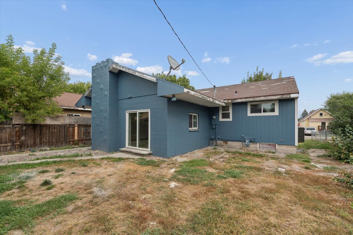 730 10th Avenue W Property Photo 30