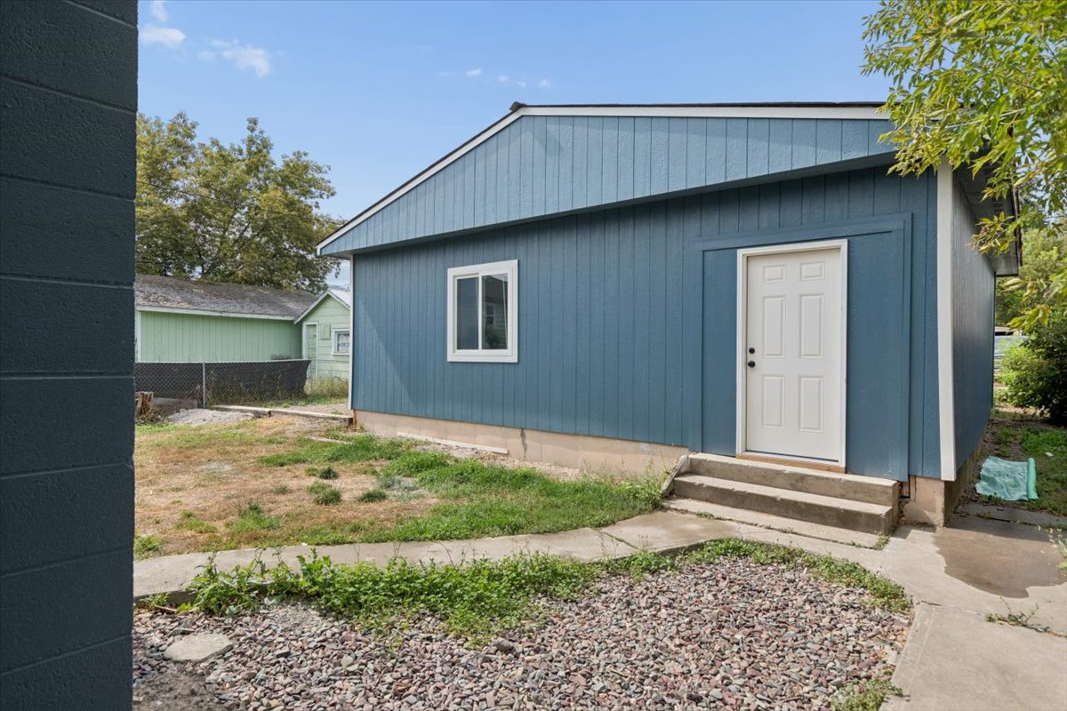730 10th Avenue W Property Photo 31
