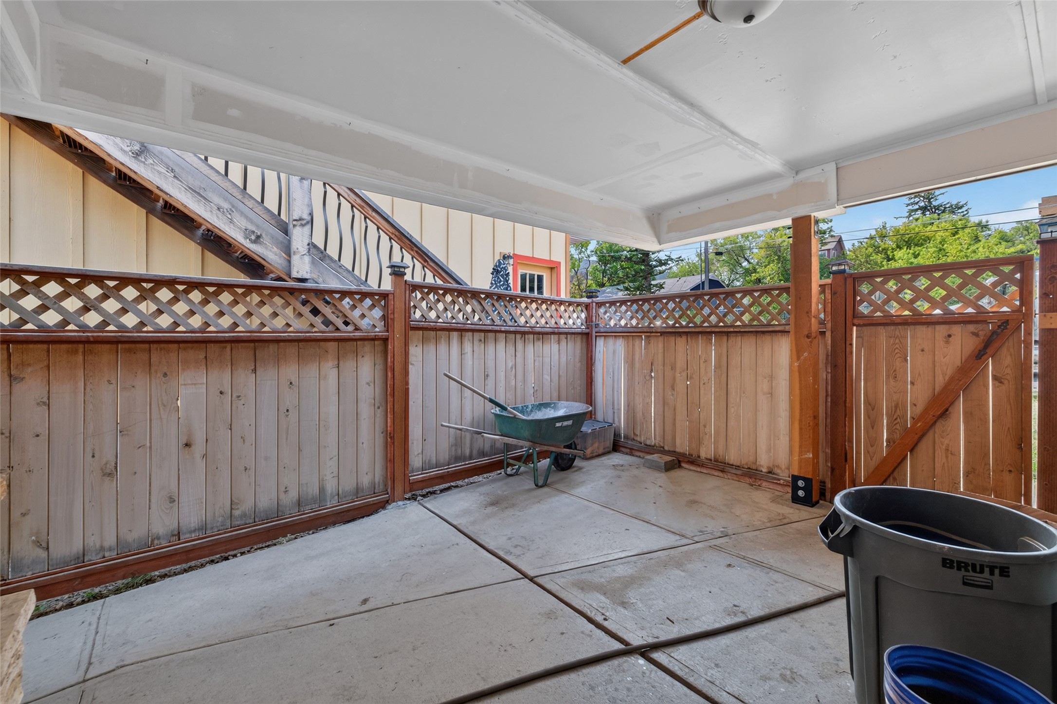 326 Pine Street Property Photo 27
