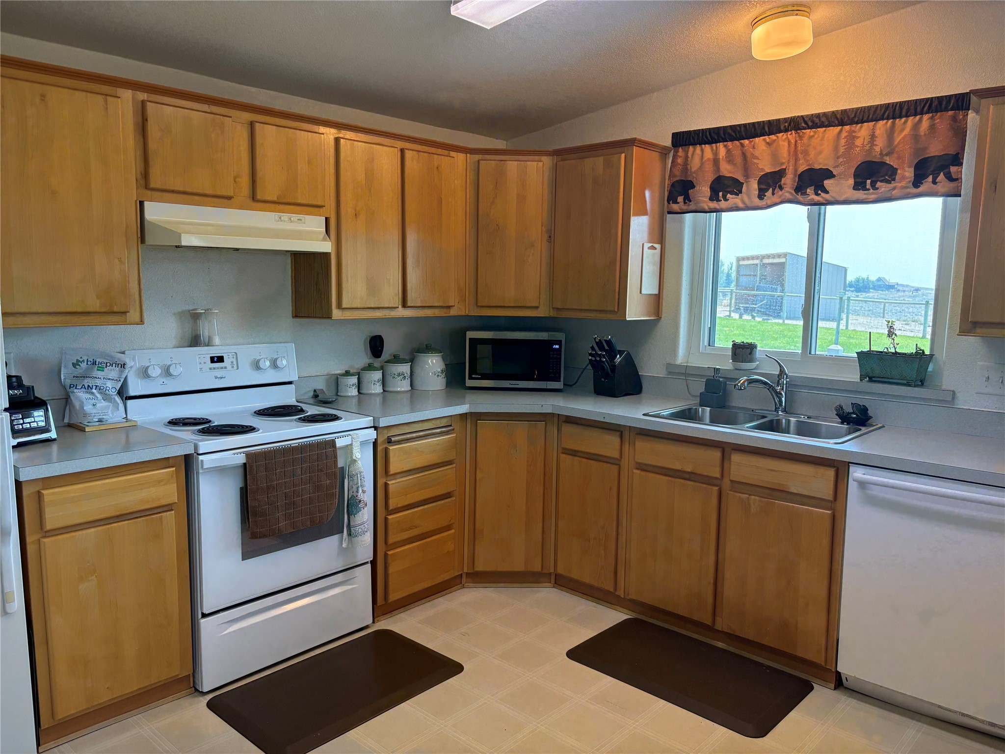2424 Loyd Drive Property Photo 2