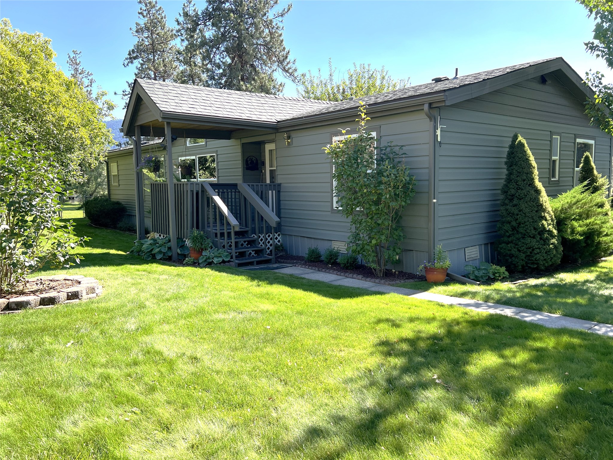 1997 Mullan Road W Property Photo 1