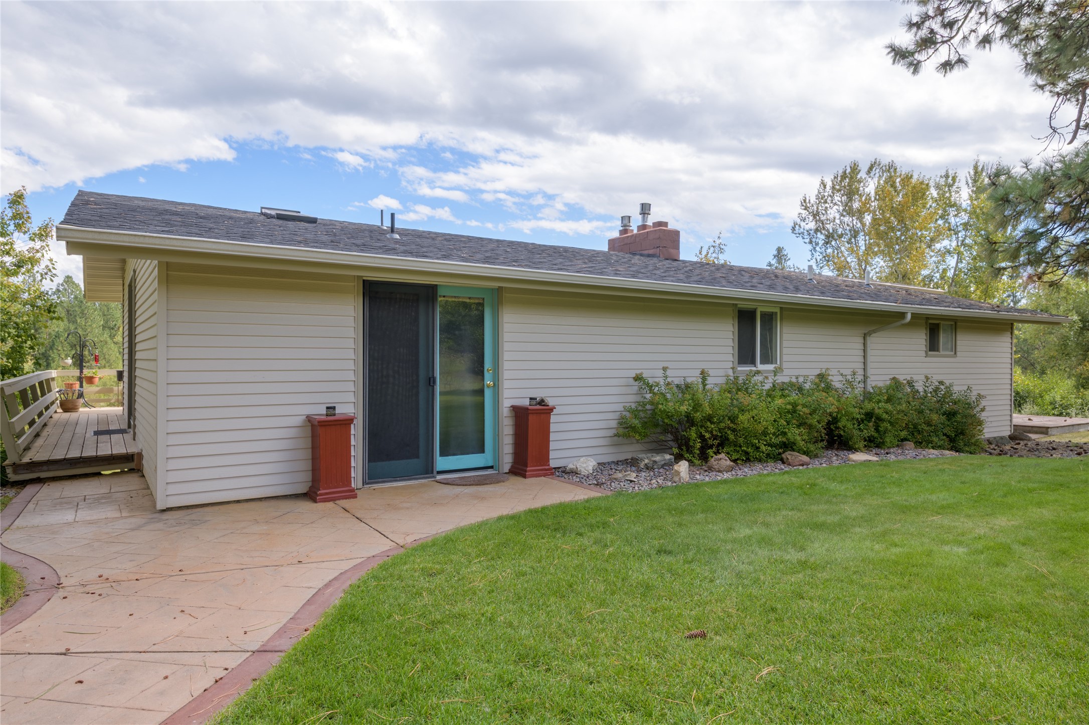 3676 Silverthorn Drive Property Photo 2