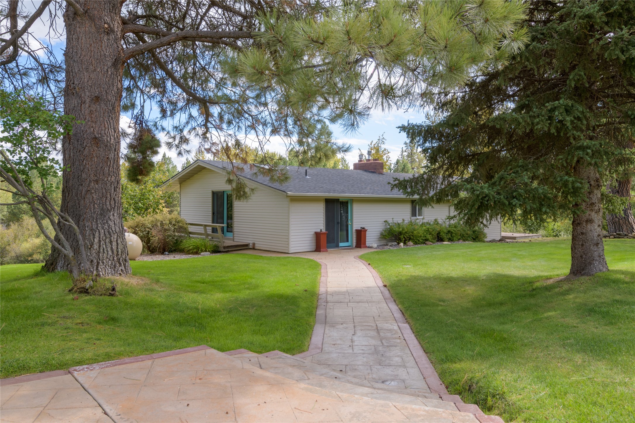 3676 Silverthorn Drive Property Photo 3