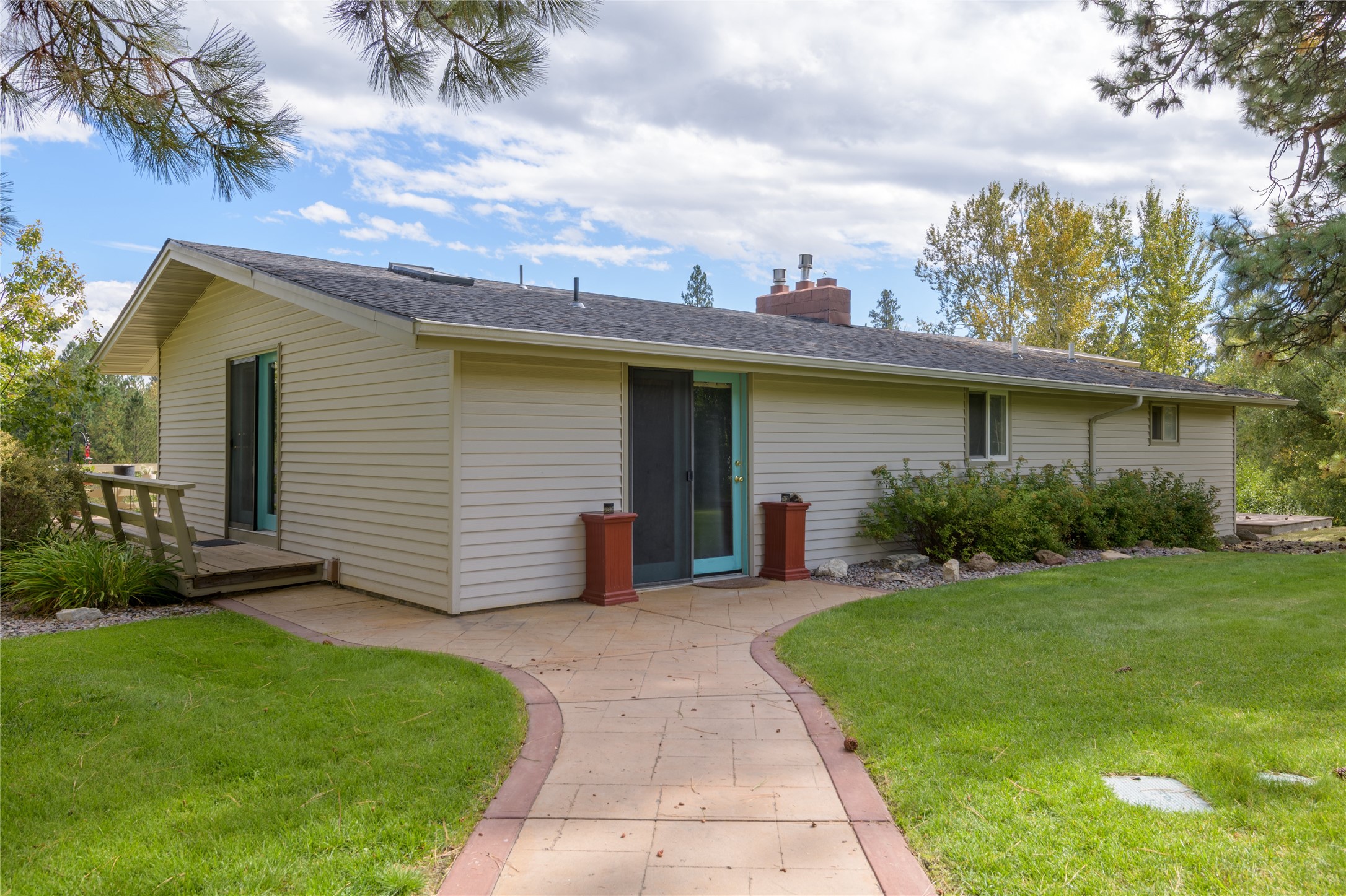 3676 Silverthorn Drive Property Photo 4