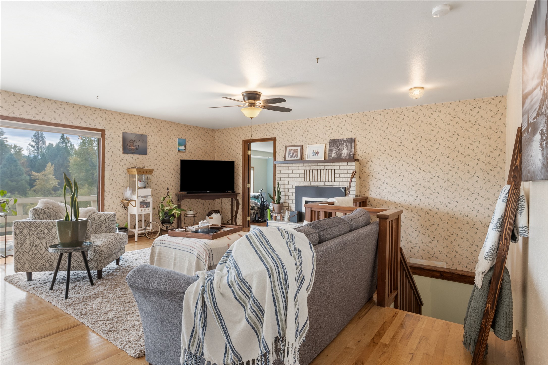 3676 Silverthorn Drive Property Photo 6
