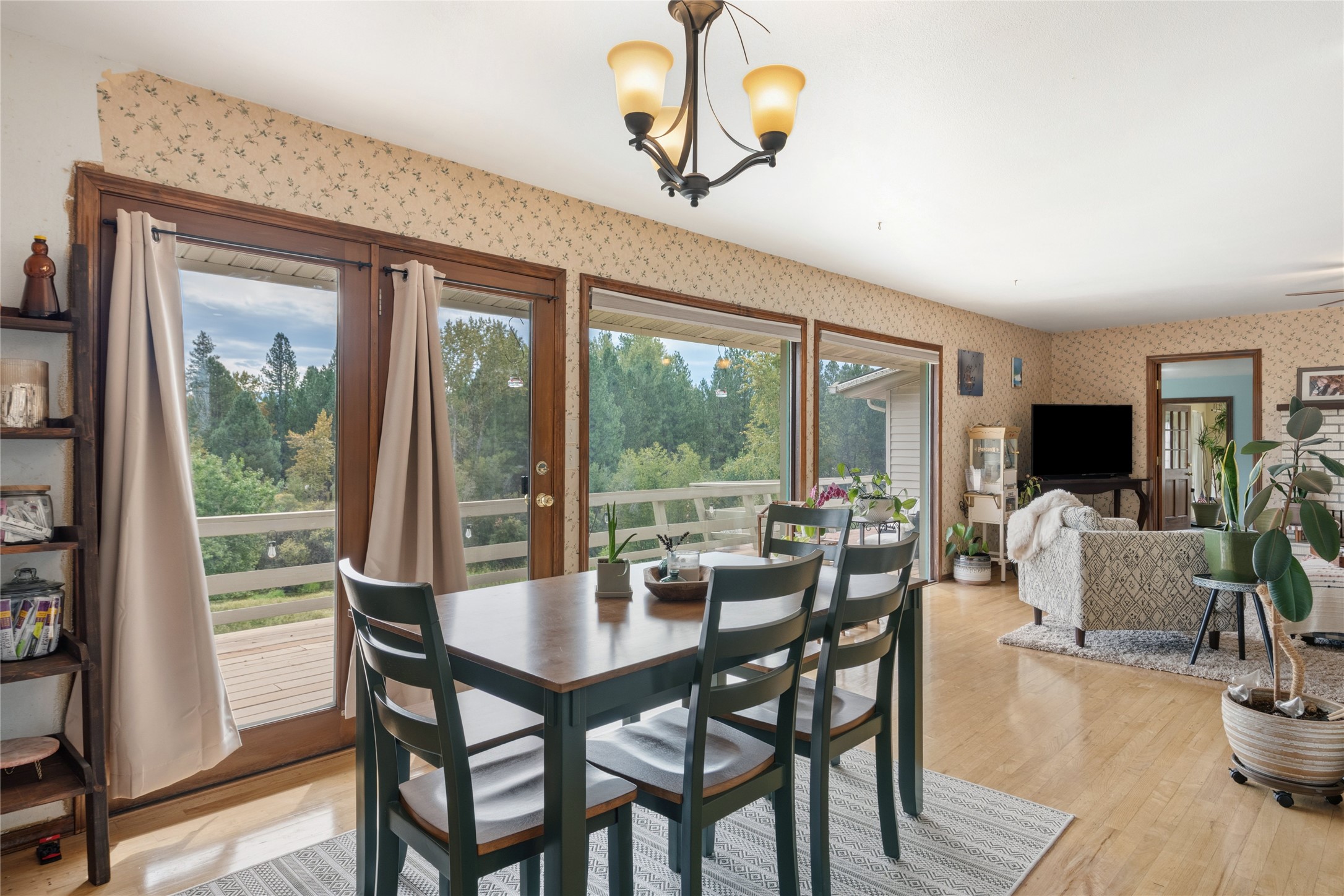 3676 Silverthorn Drive Property Photo 10