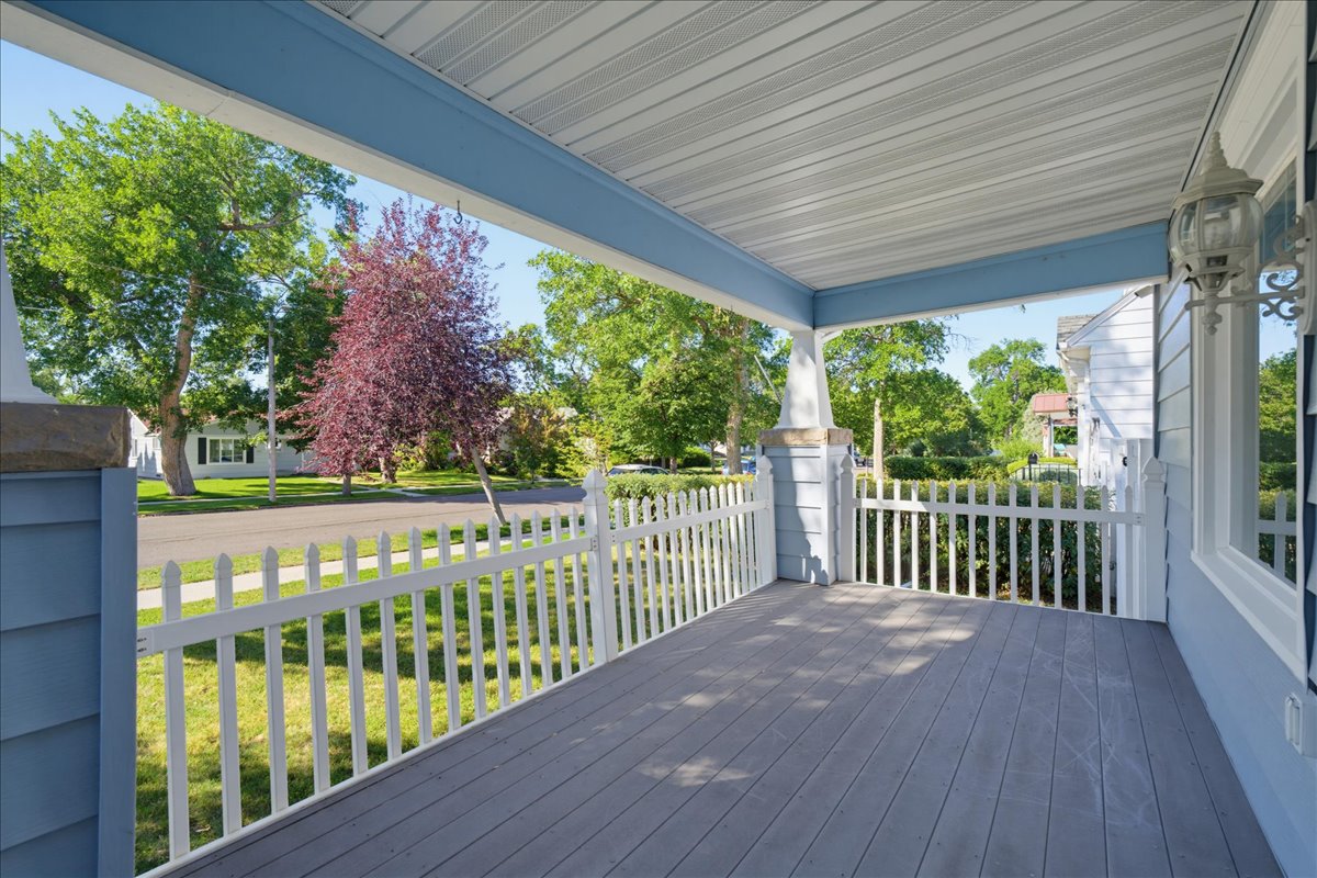 1921 4 Avenue N Property Photo 2