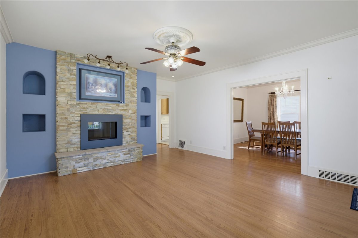 1921 4 Avenue N Property Photo 3