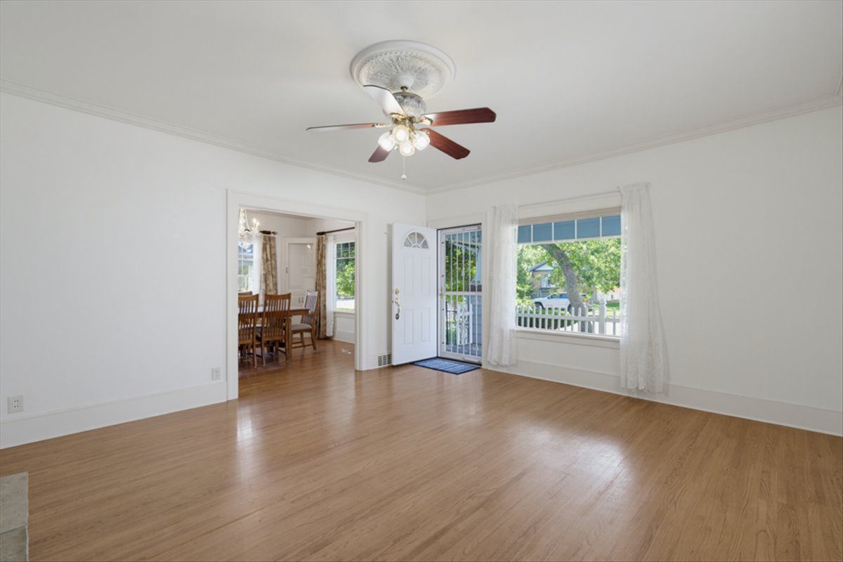 1921 4 Avenue N Property Photo 4
