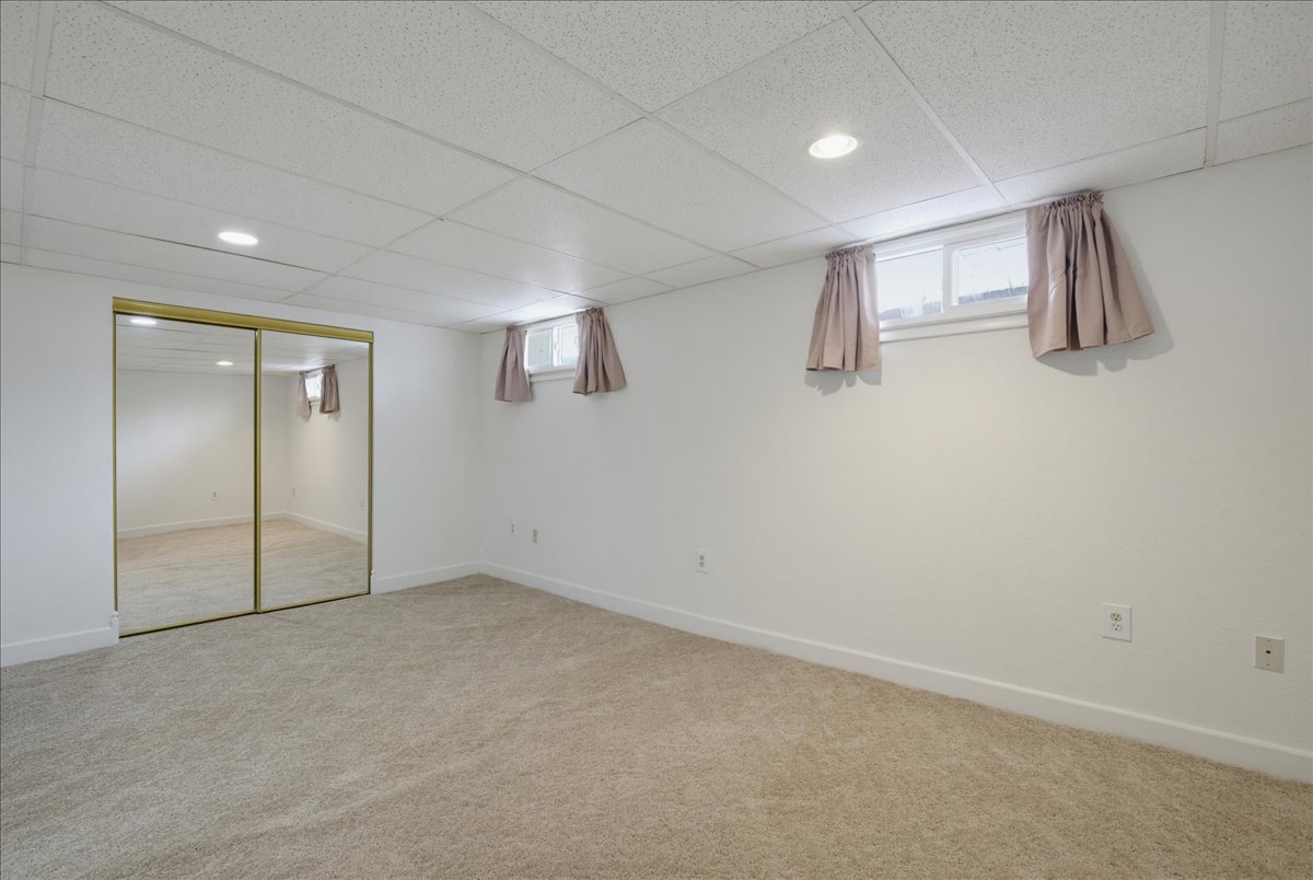 1921 4 Avenue N Property Photo 14