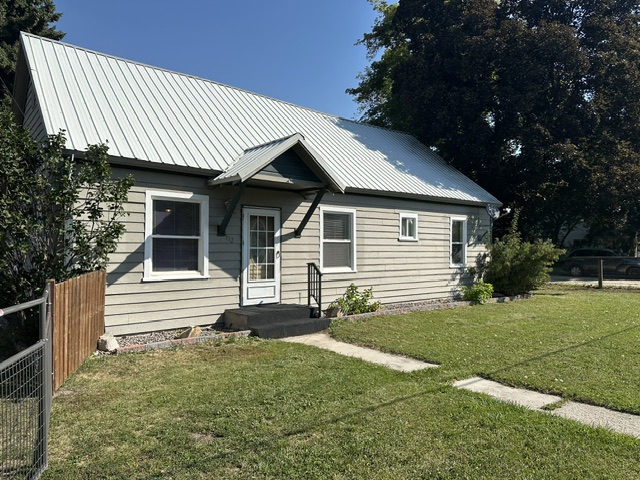 312 E 1st Street Property Photo 1