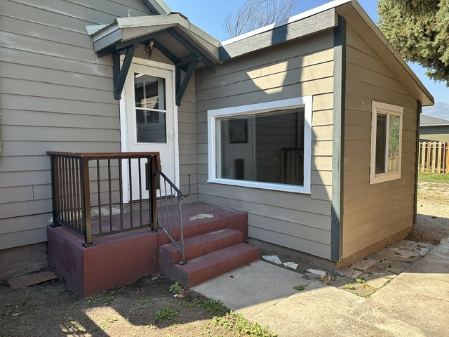 312 E 1st Street Property Photo 20