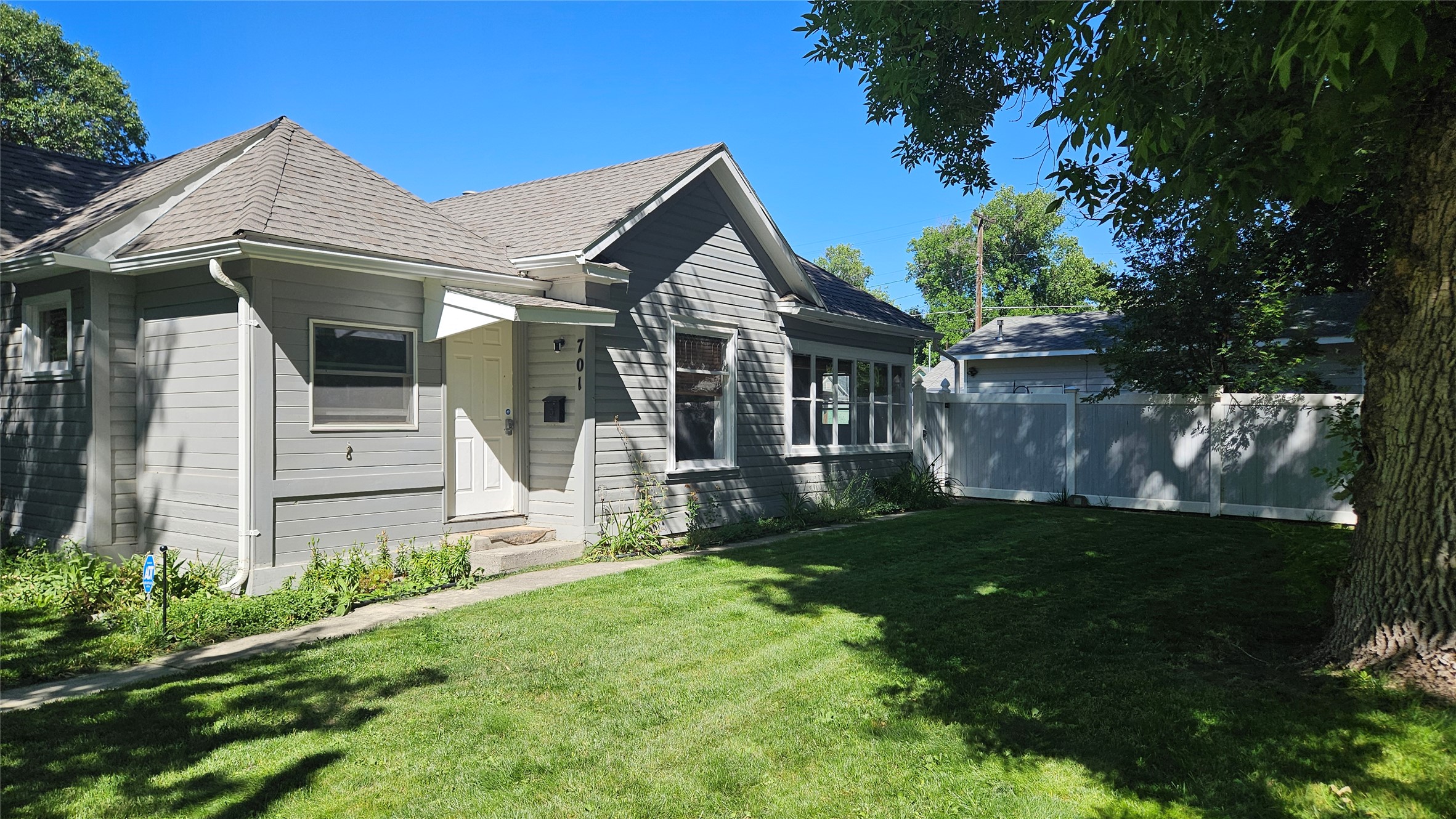 701 2nd Avenue Sw Property Photo 1