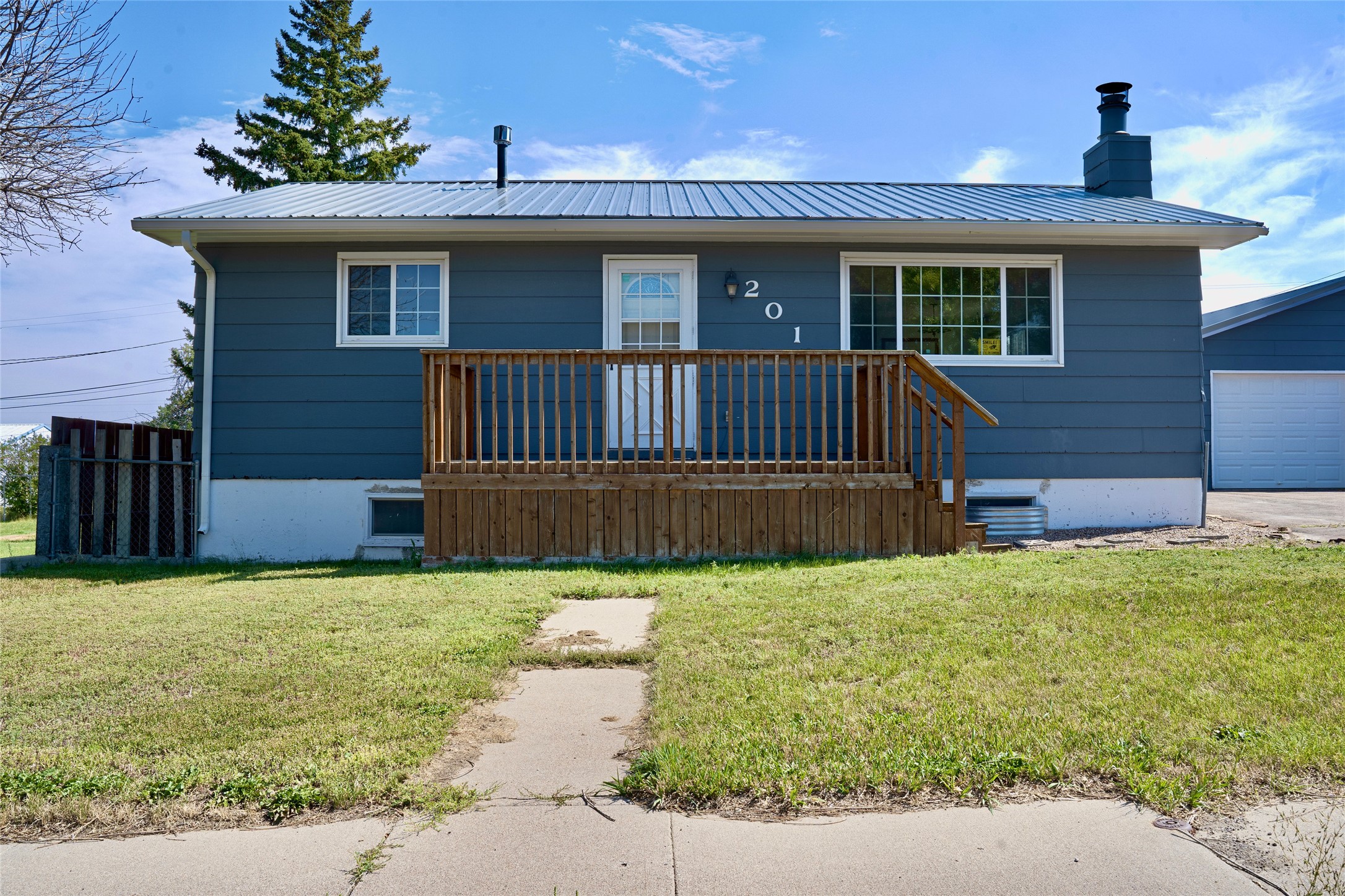 201 5th Avenue Ne Property Photo 1