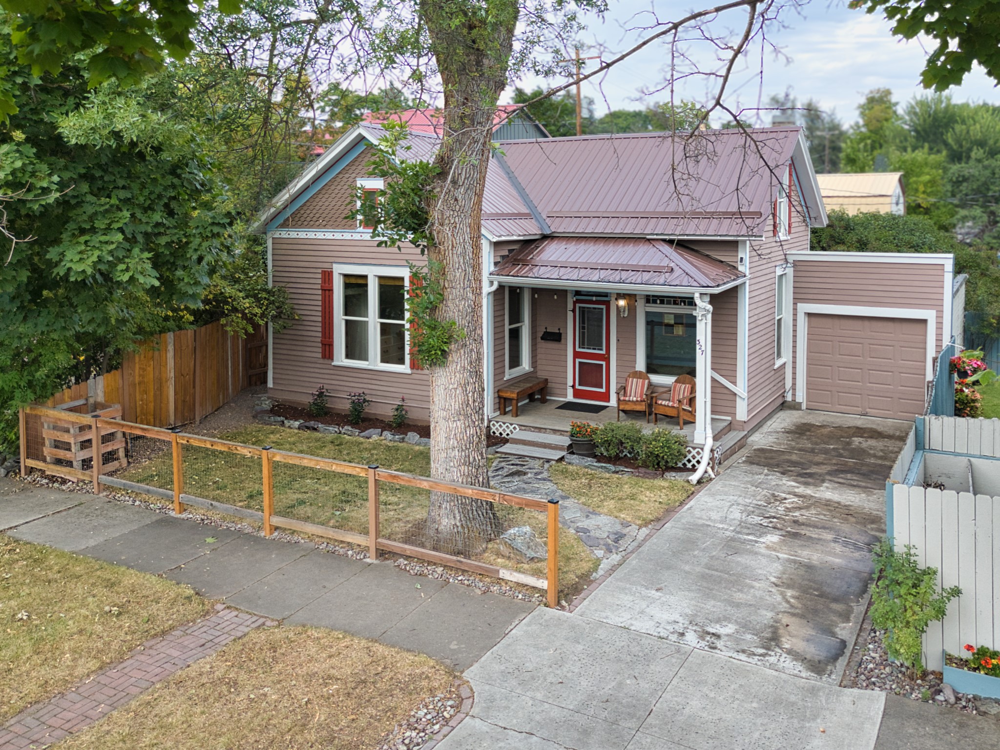 327 3rd Street E Property Photo 1