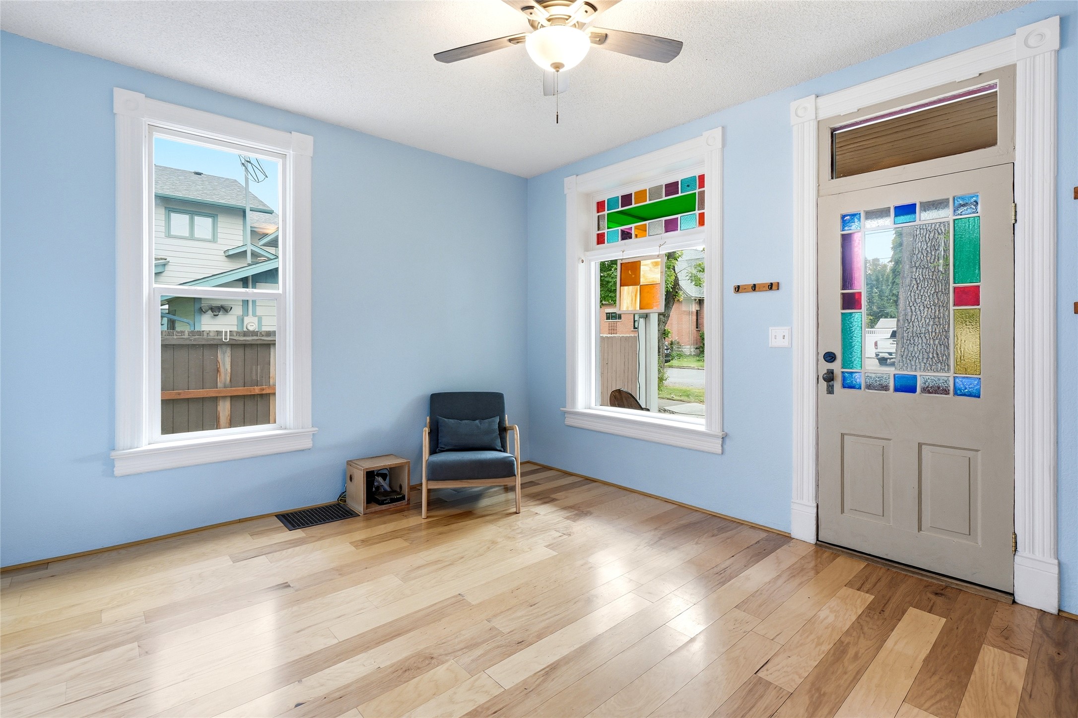 327 3rd Street E Property Photo 4