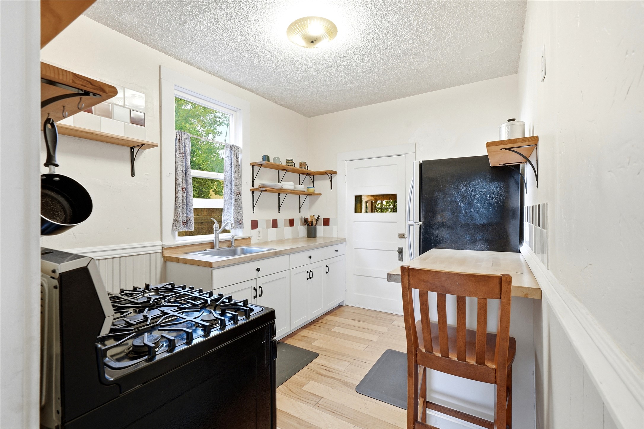 327 3rd Street E Property Photo 8