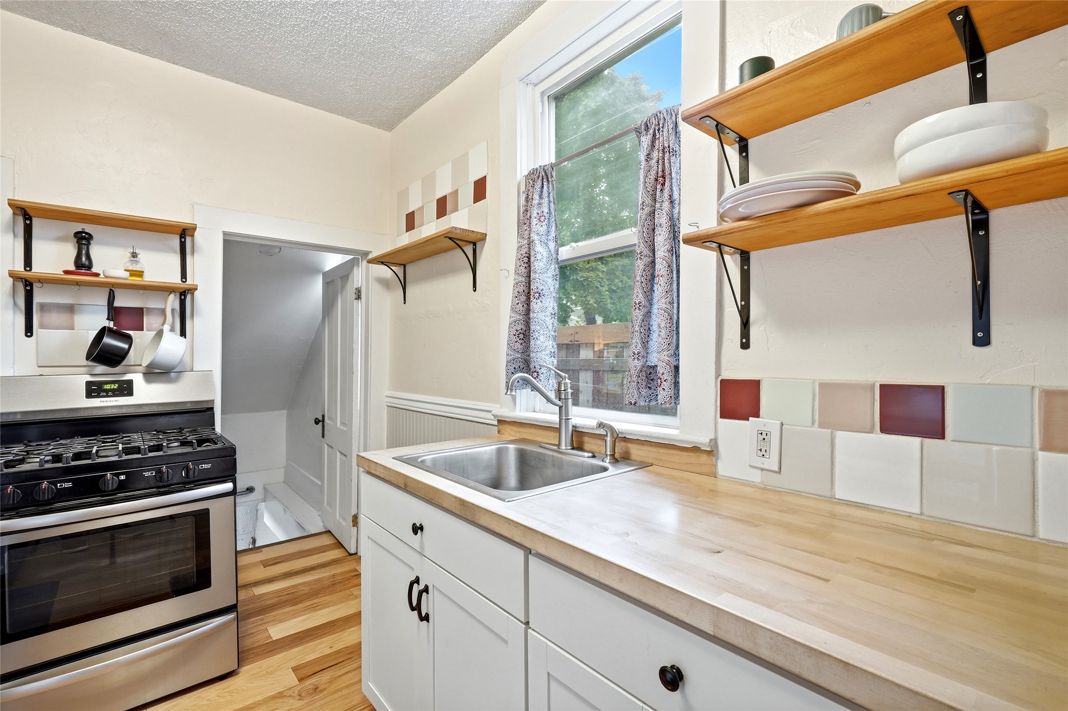 327 3rd Street E Property Photo 11