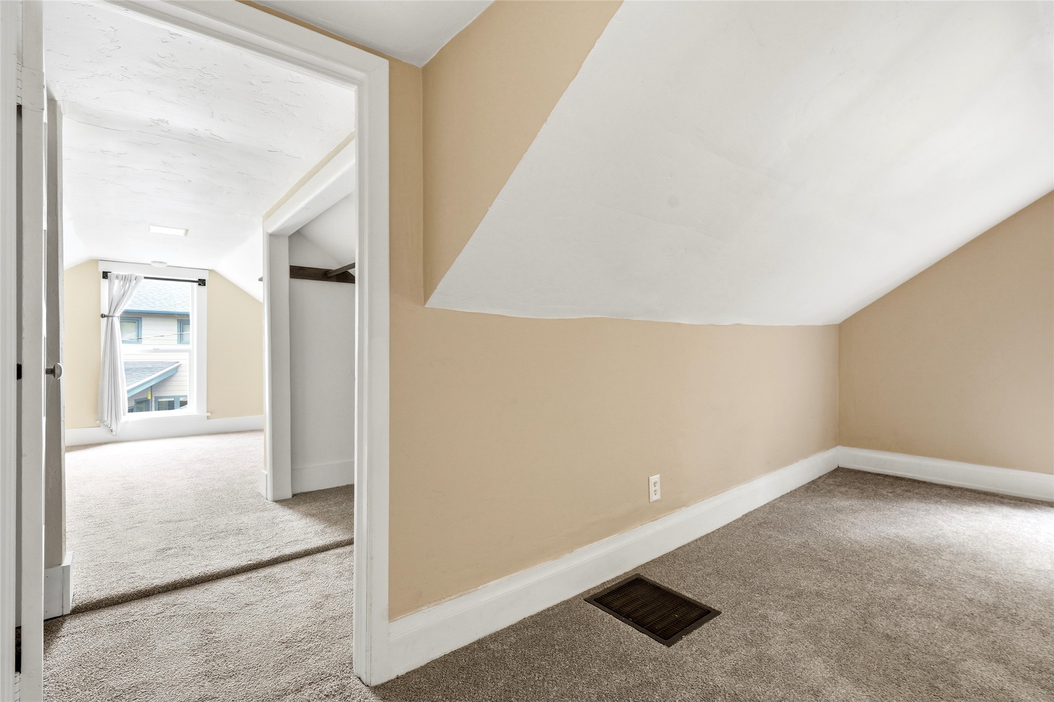 327 3rd Street E Property Photo 21