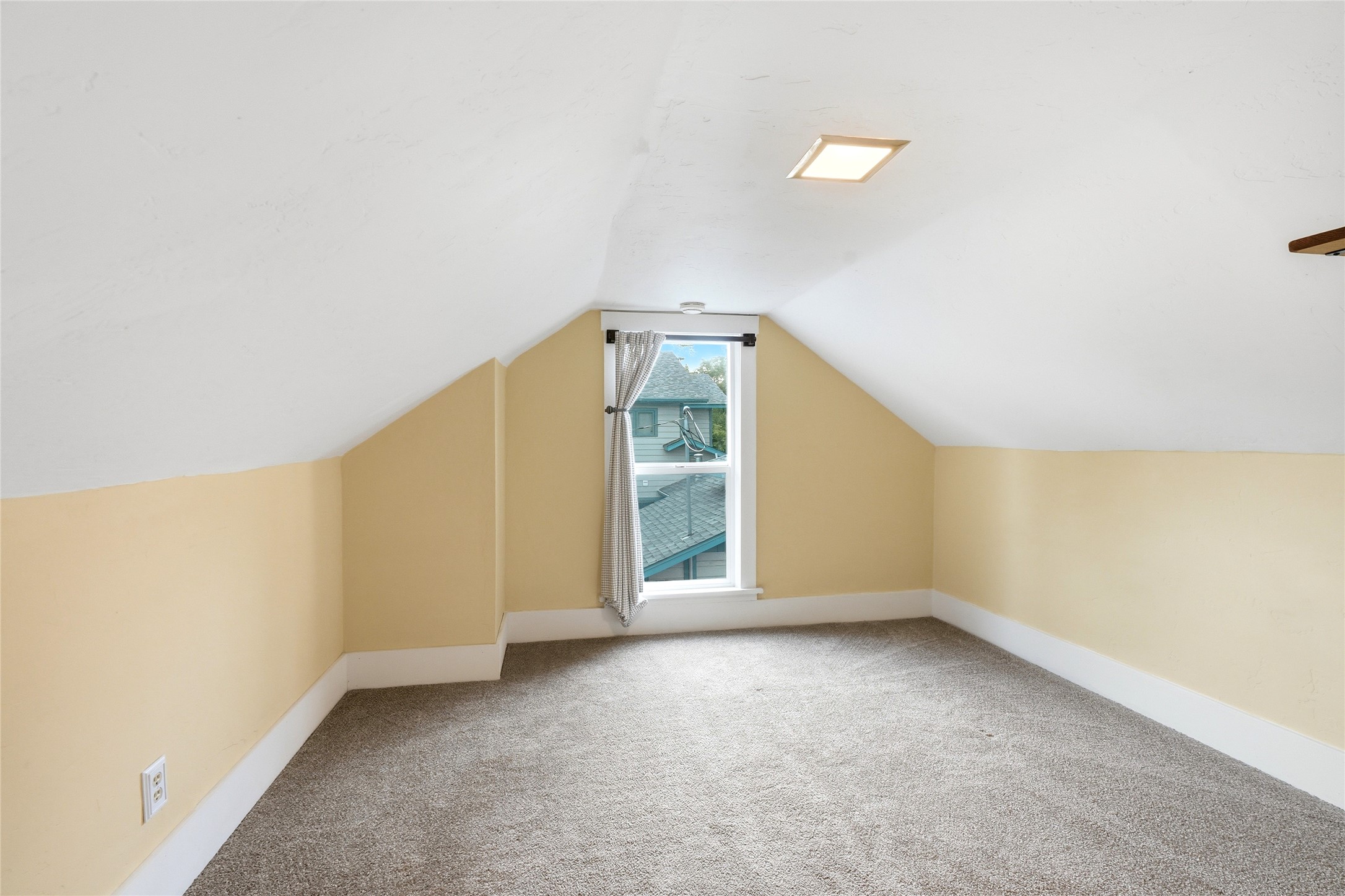 327 3rd Street E Property Photo 23