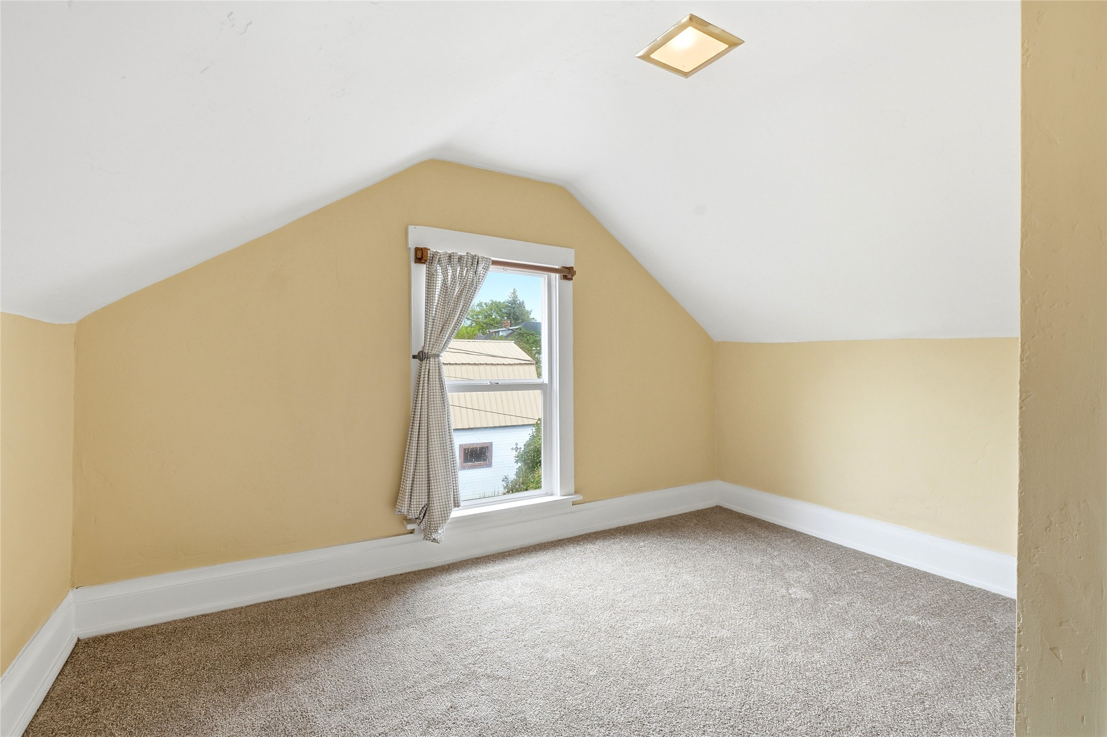 327 3rd Street E Property Photo 25