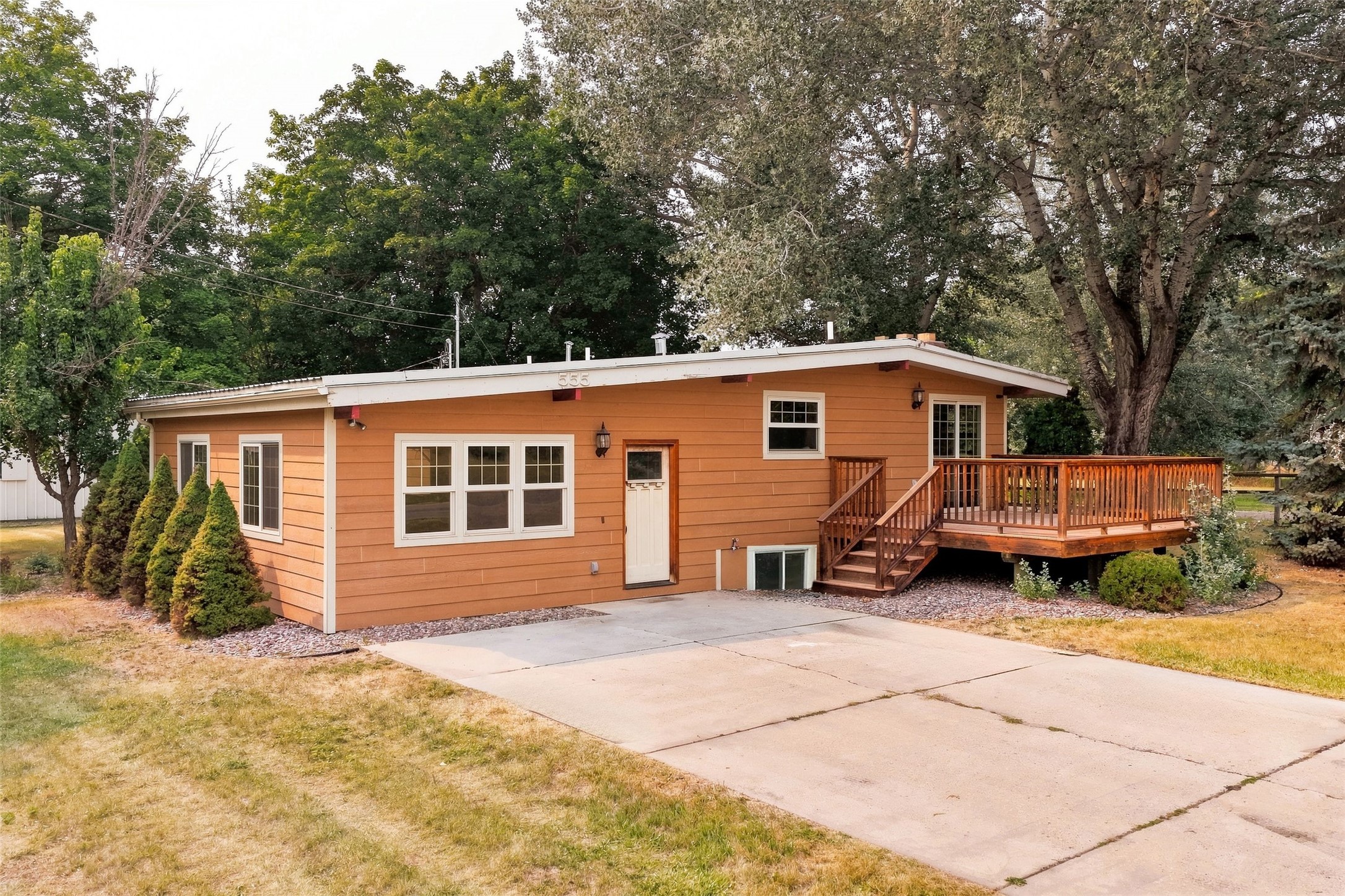 555 Grantsdale Road Property Photo 2
