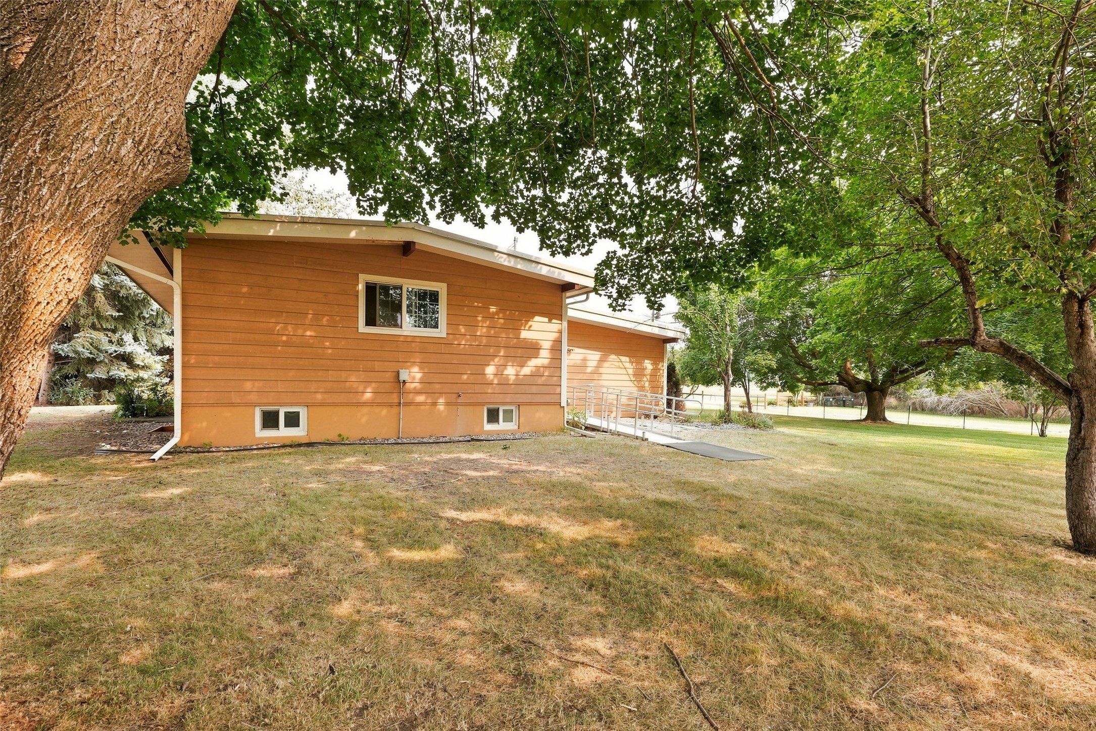 555 Grantsdale Road Property Photo 5