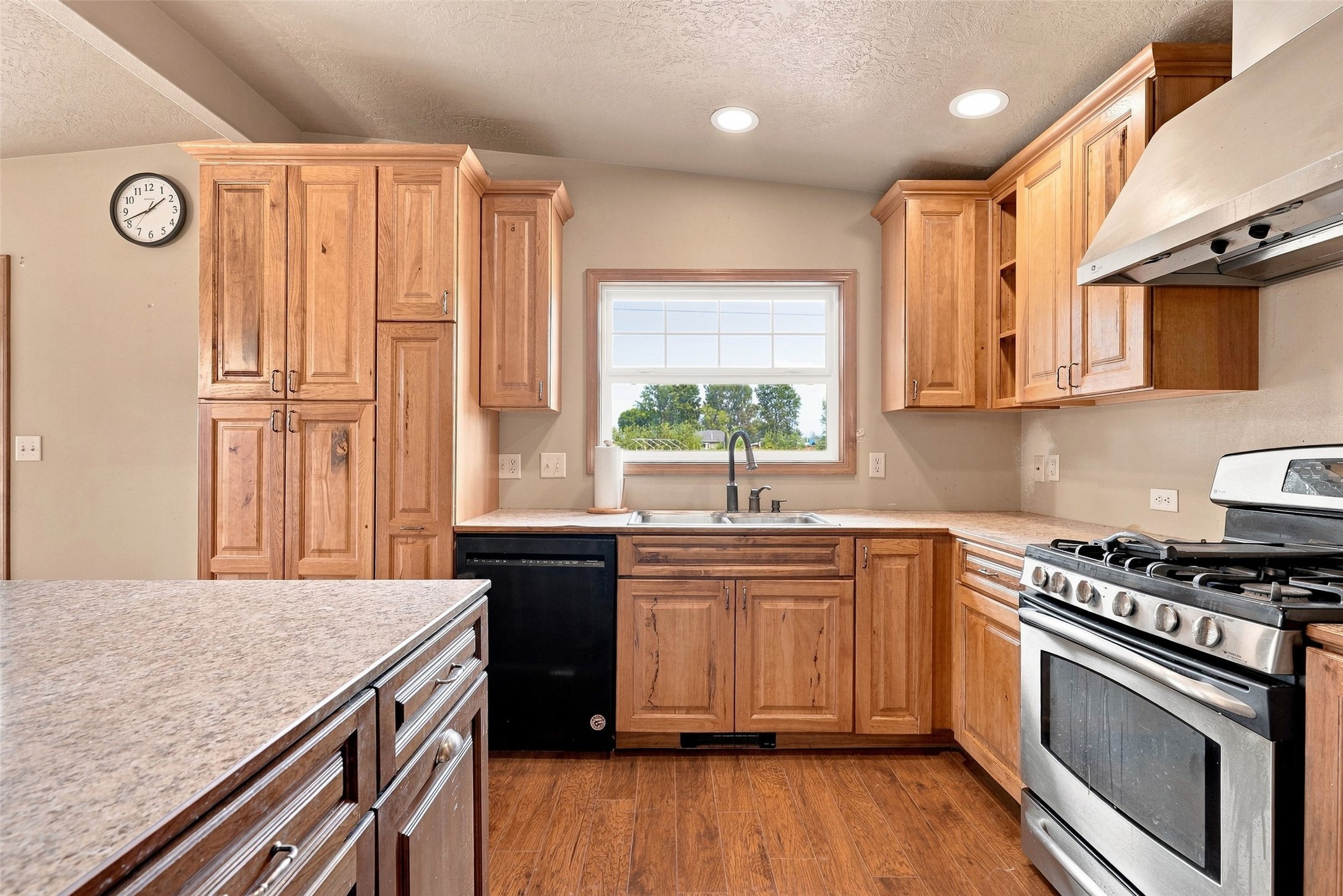 555 Grantsdale Road Property Photo 14