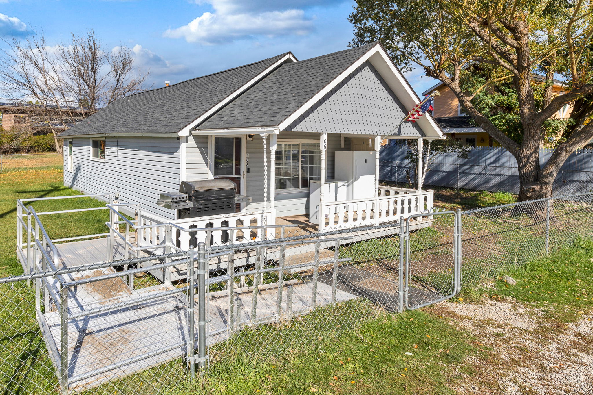 106 E Southwic Avenue Property Photo 3