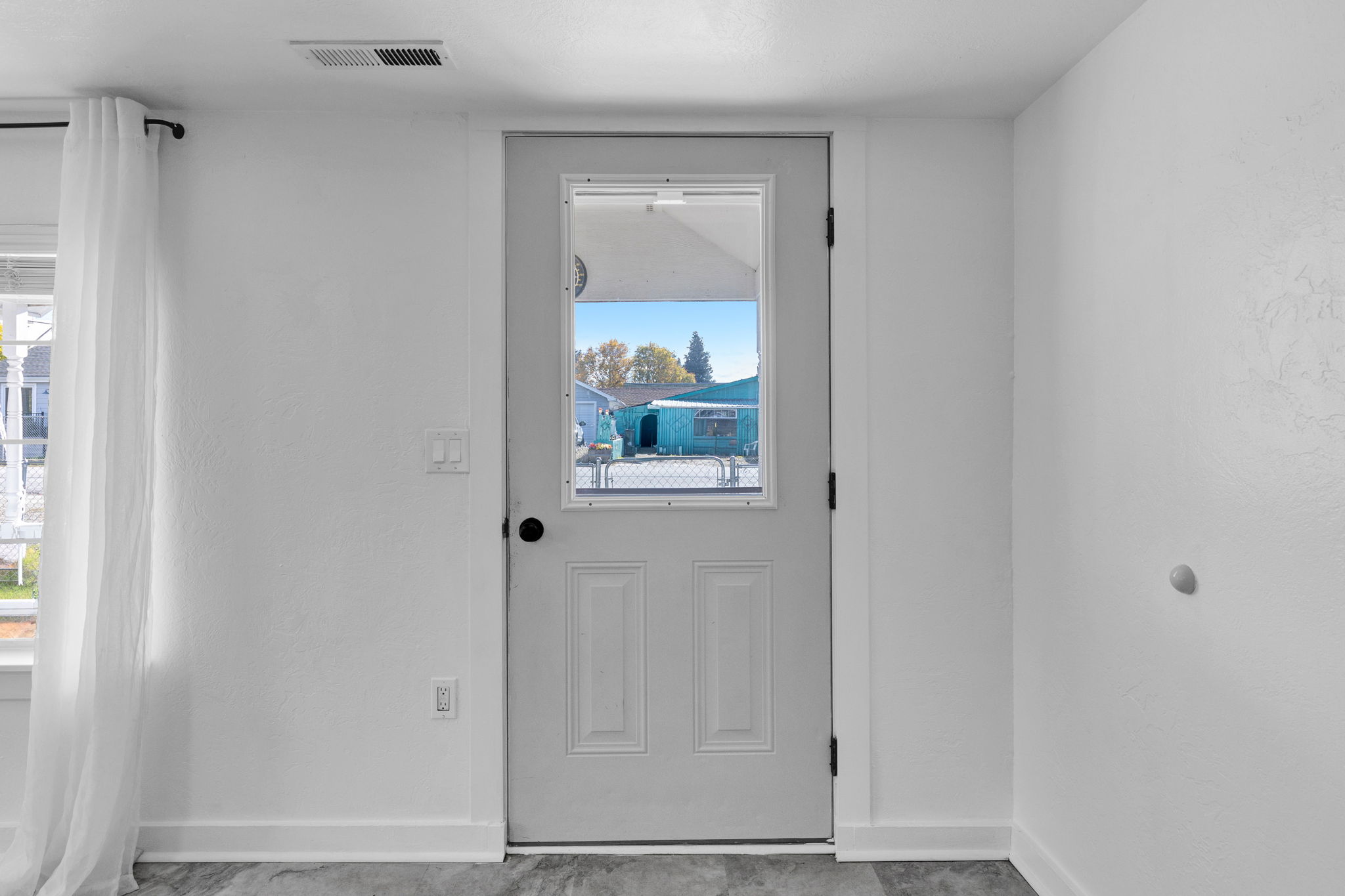 106 E Southwic Avenue Property Photo 8