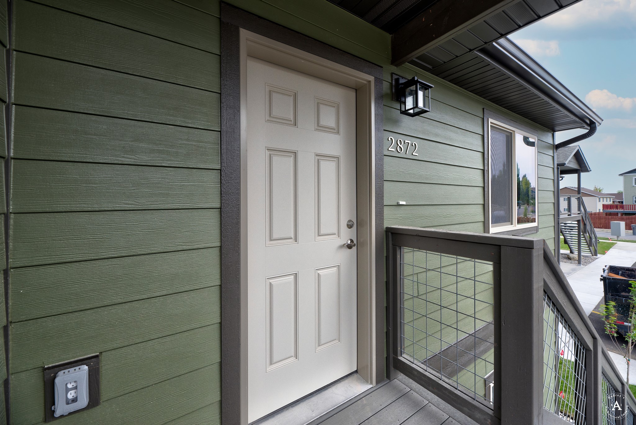 2872 Overlook Boulevard Property Photo 2