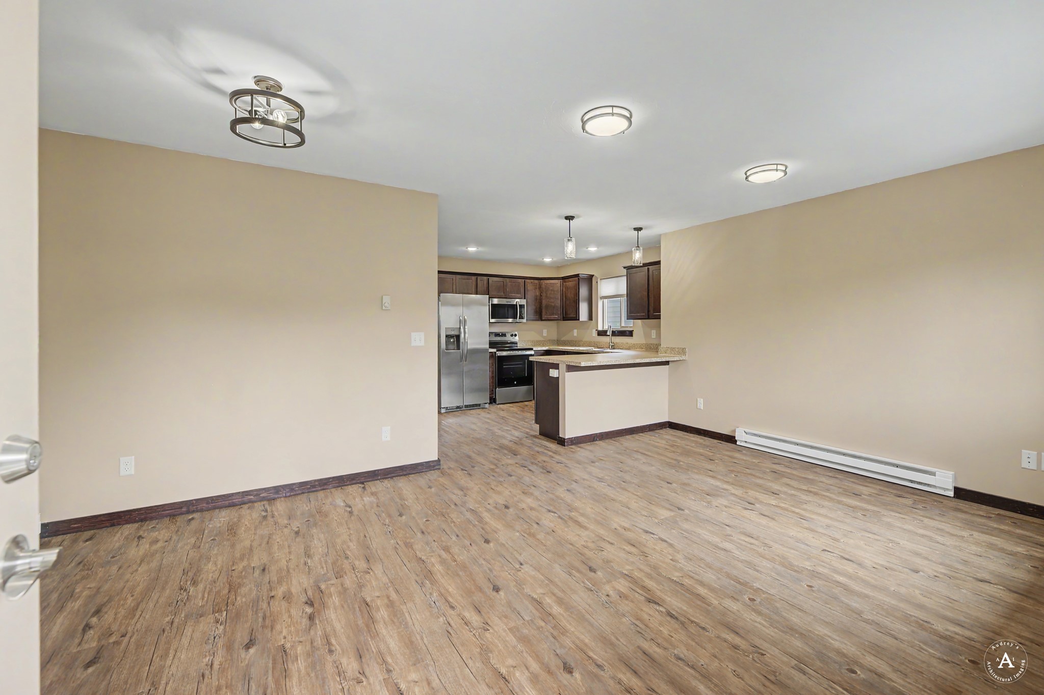 2872 Overlook Boulevard Property Photo 3