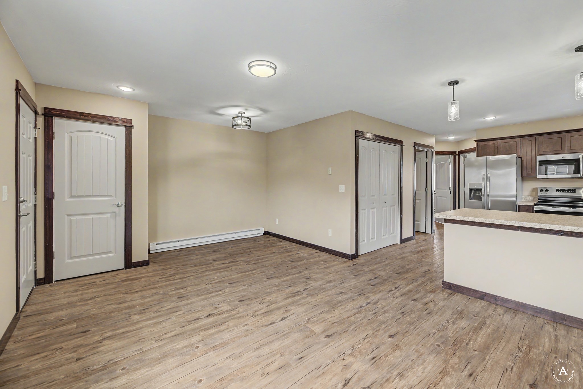 2872 Overlook Boulevard Property Photo 4