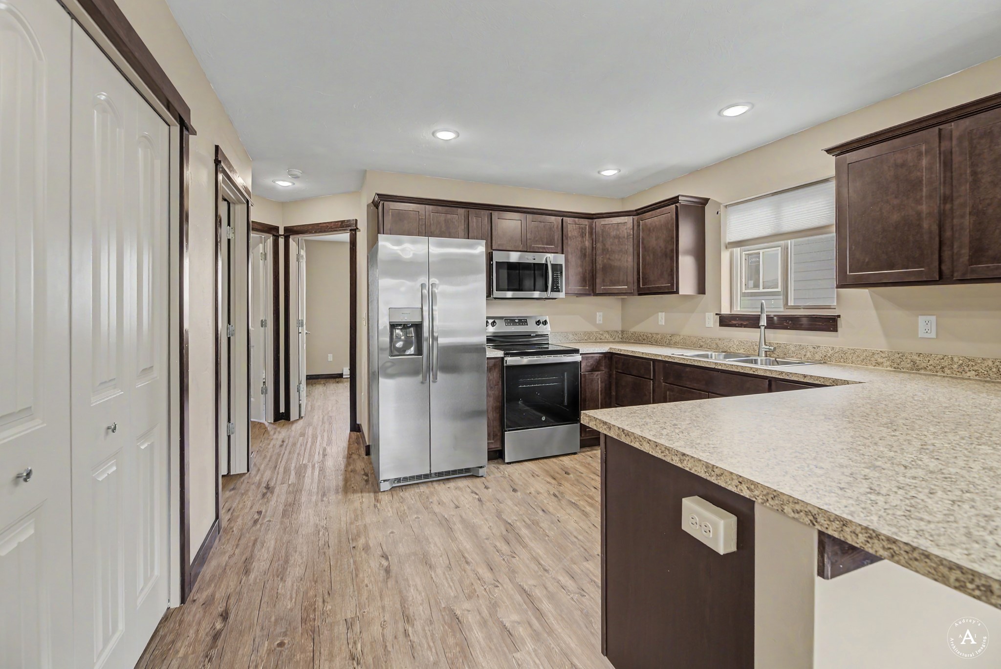 2872 Overlook Boulevard Property Photo 6