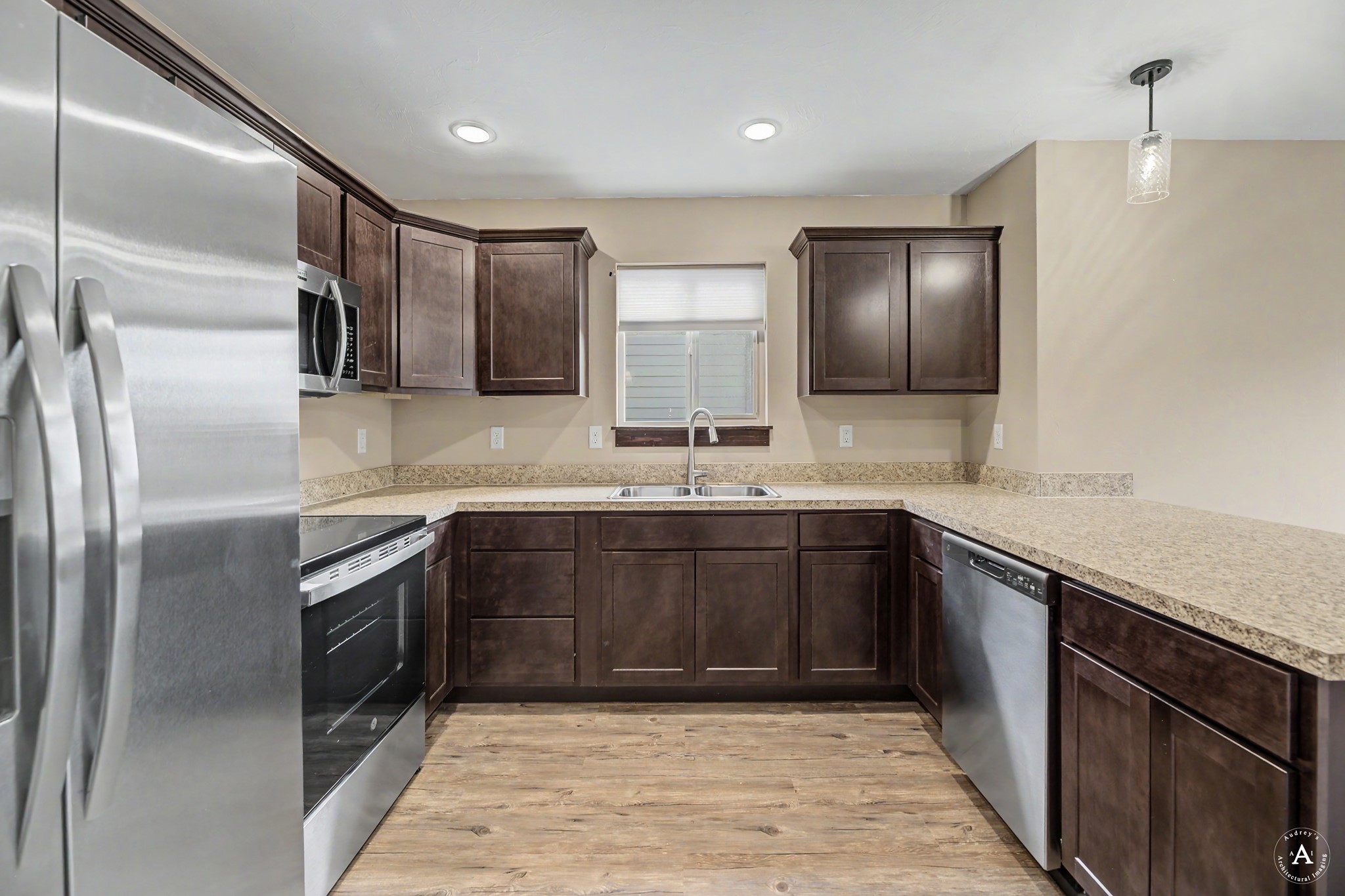 2872 Overlook Boulevard Property Photo 9