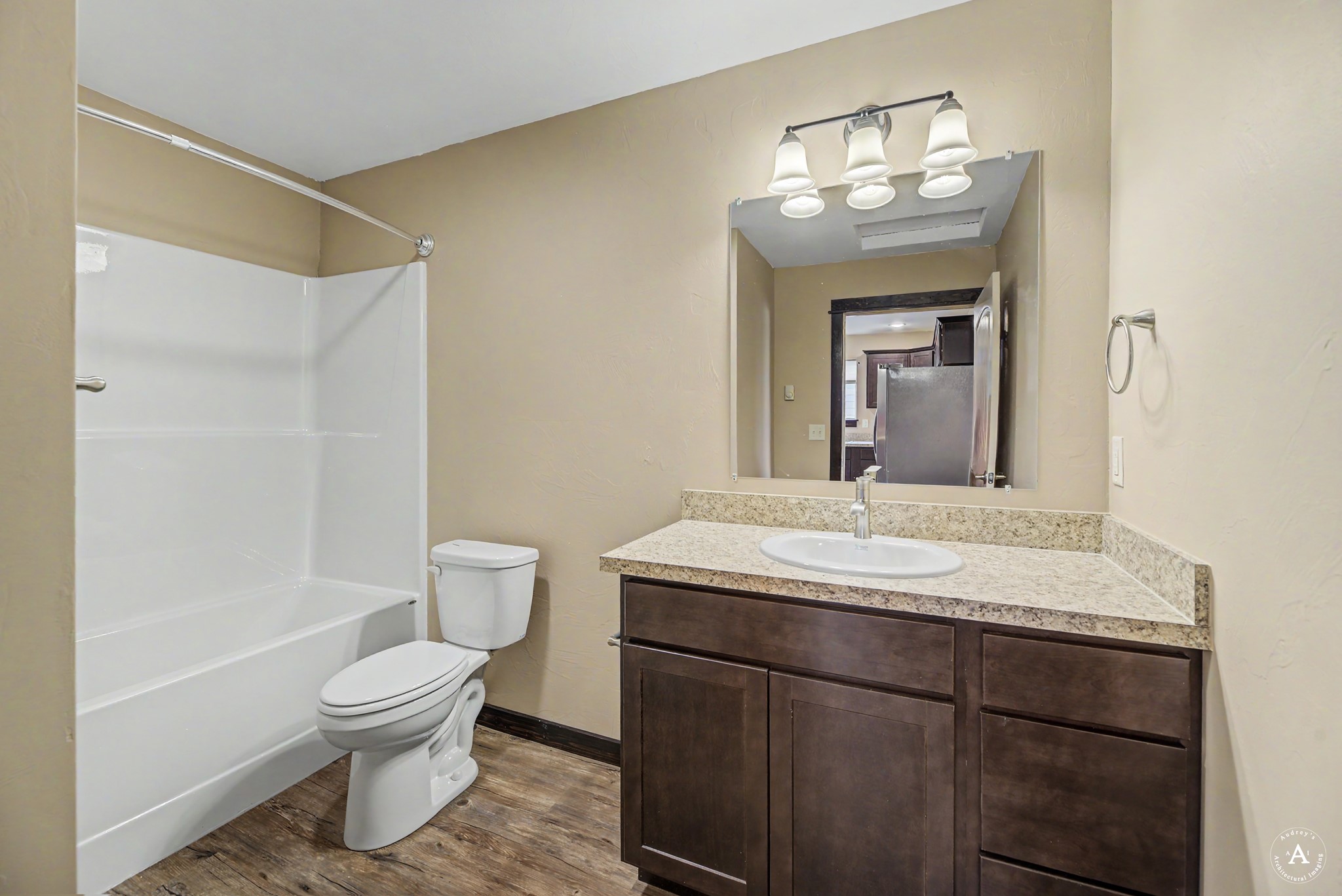 2872 Overlook Boulevard Property Photo 10